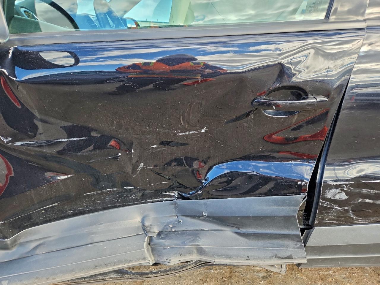 Volkswagen Tiguan S Image 4