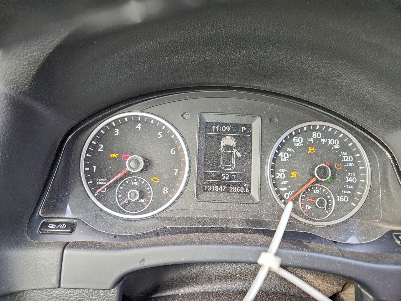 Volkswagen Tiguan S Image 8