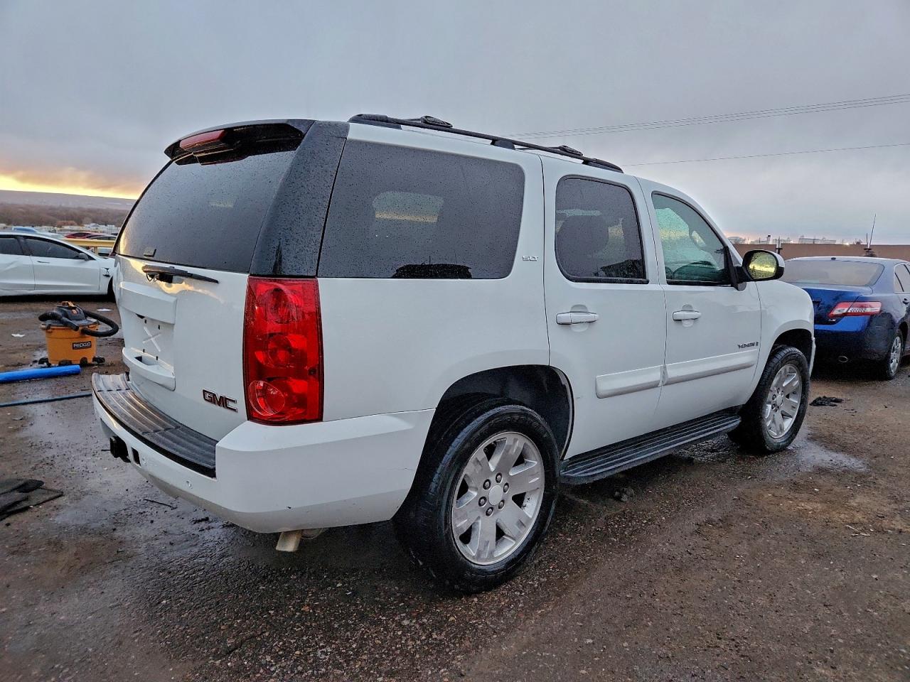 GMC Yukon Image 6