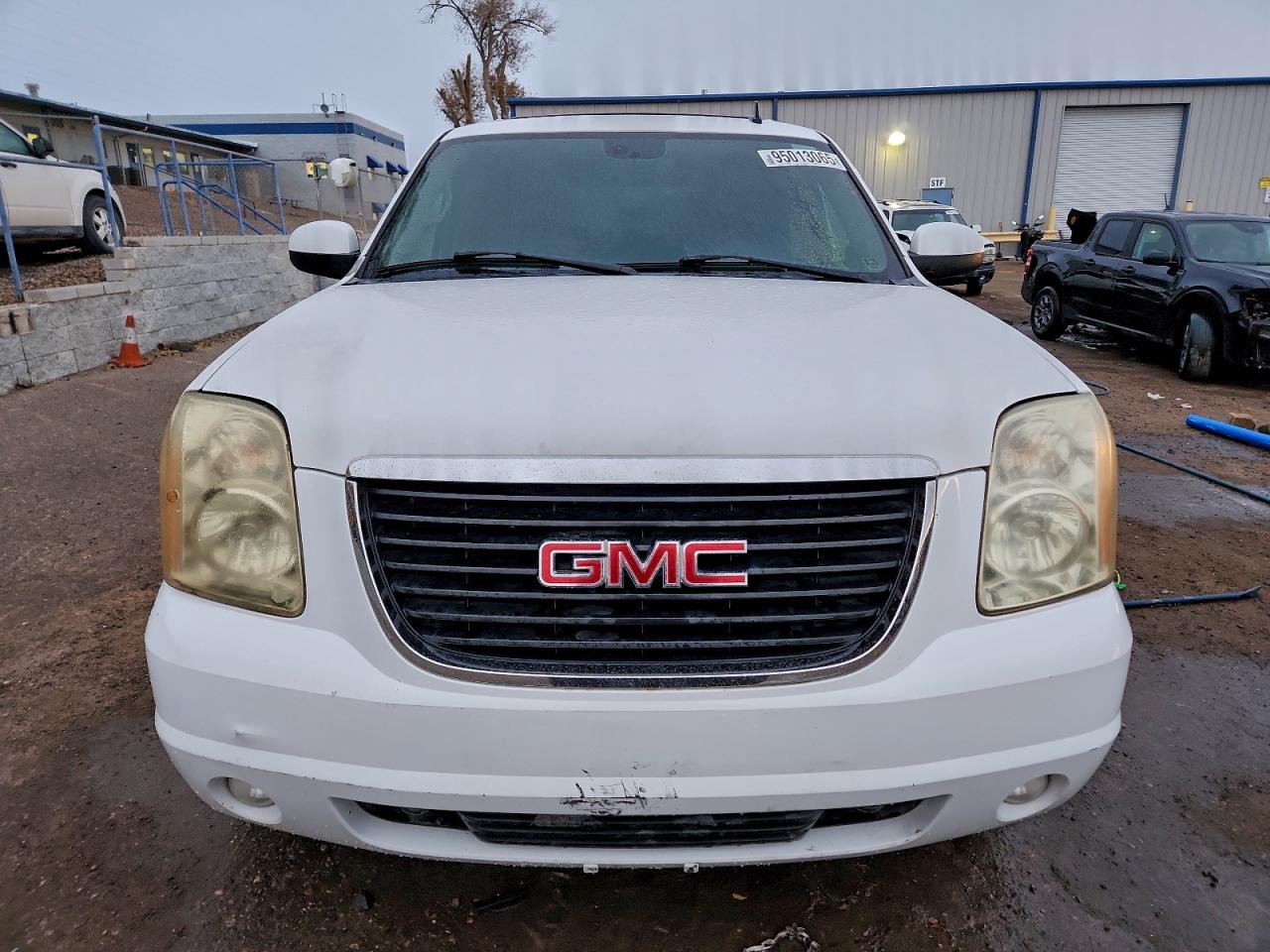 GMC Yukon Image 4