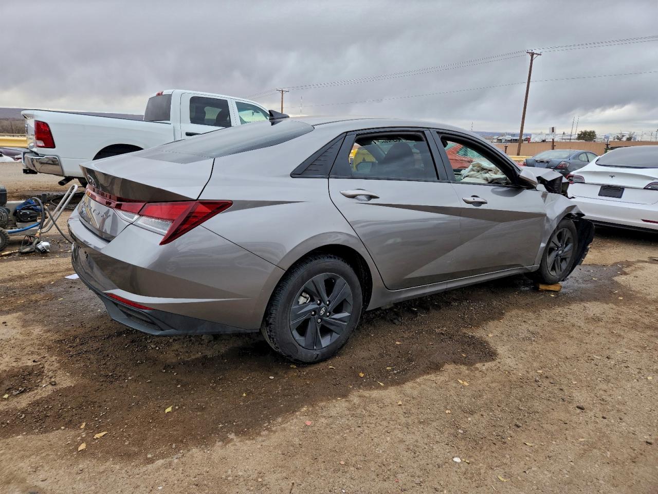 Hyundai ELANTRA Sel Image 12