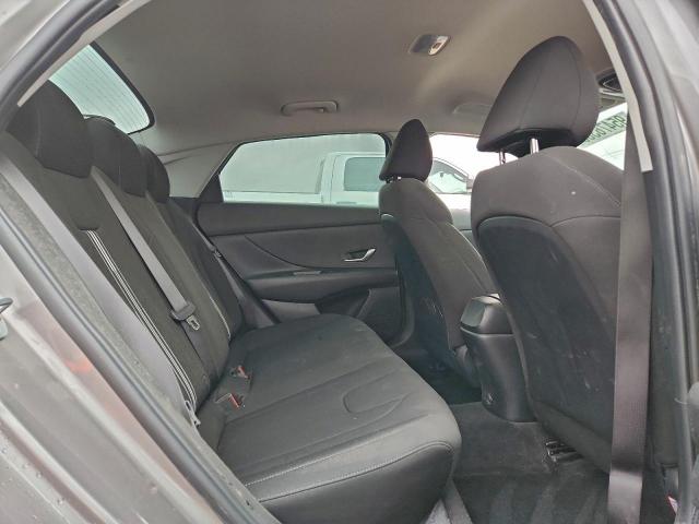 Hyundai ELANTRA Sel Image 9