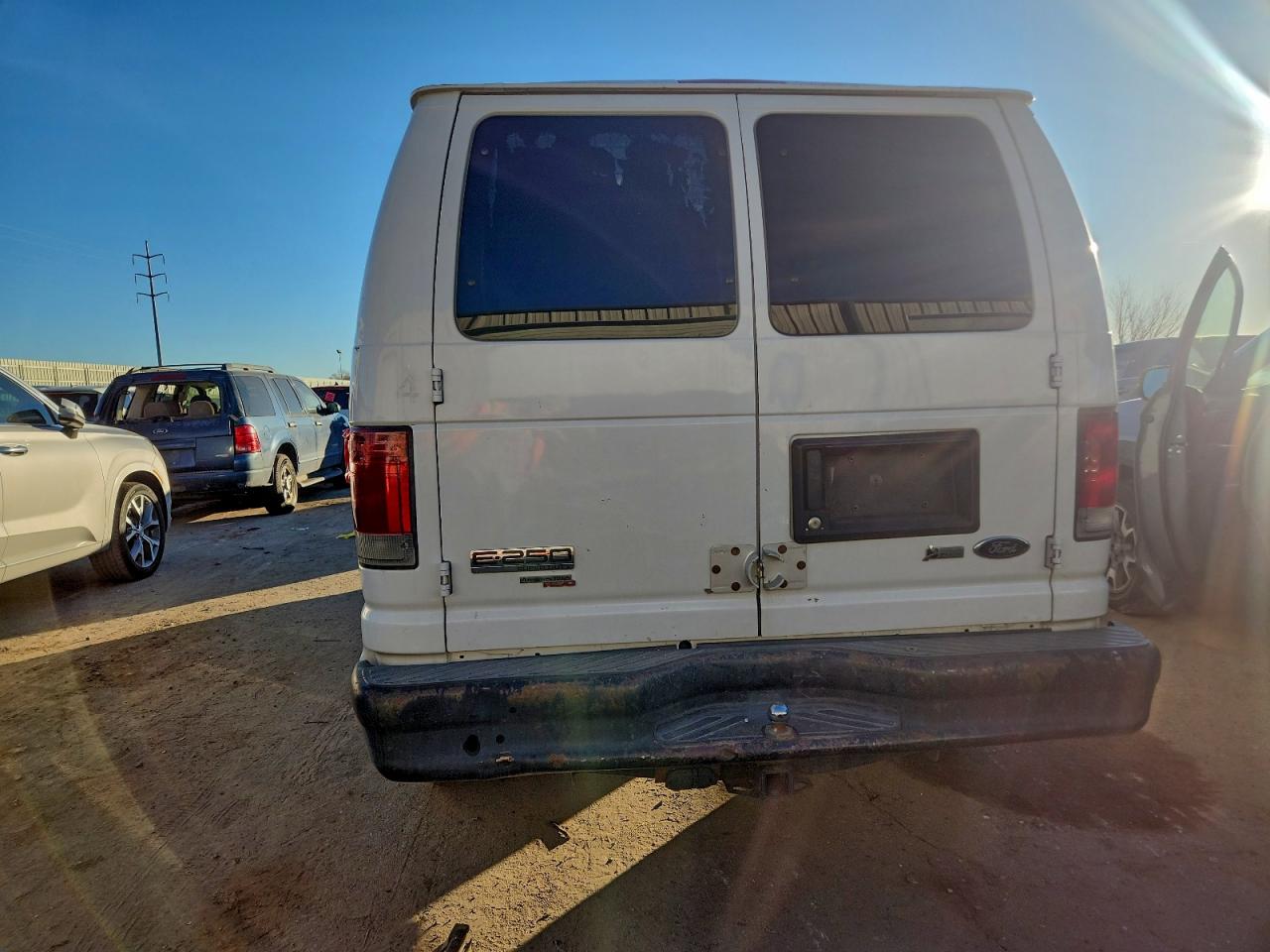 Ford E-250 E250 Van Image 3