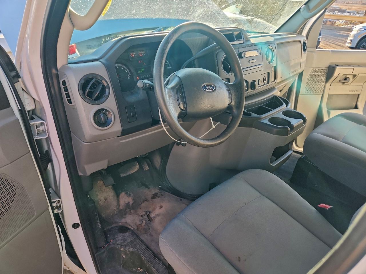 Ford E-250 E250 Van Image 11