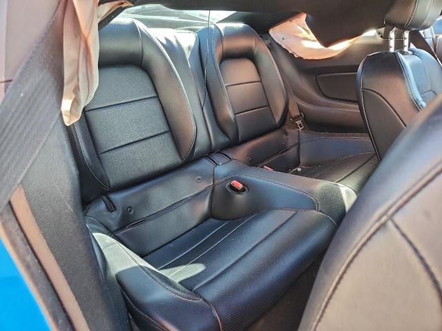 Ford Mustang Image 2