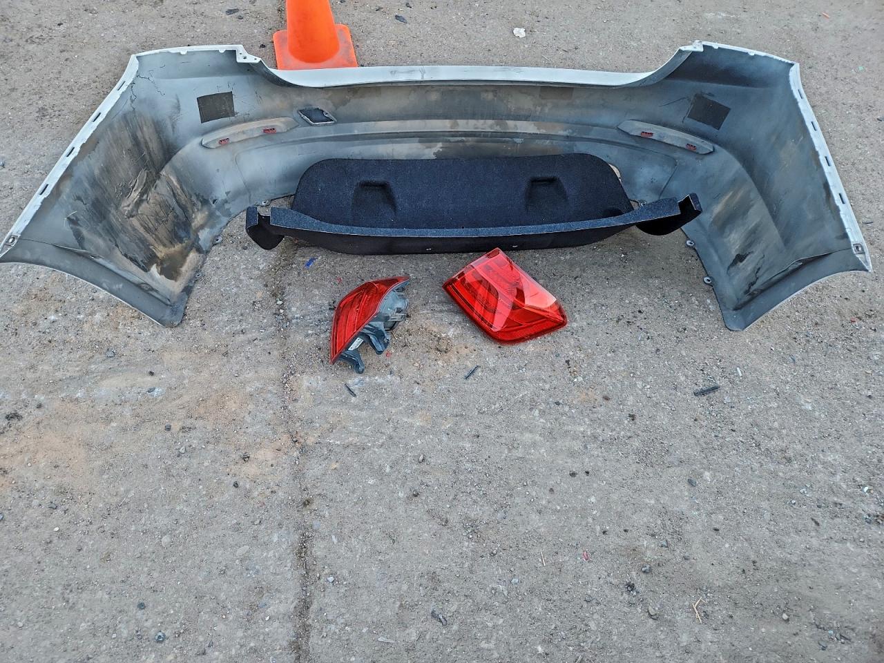 BMW 3 Series I Image 12