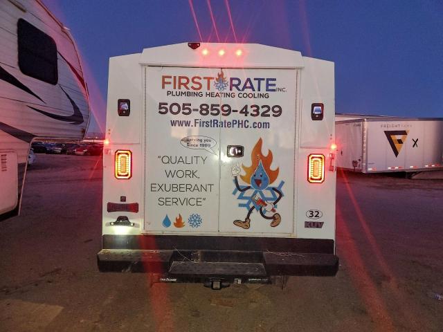 Chevrolet Express Image 10