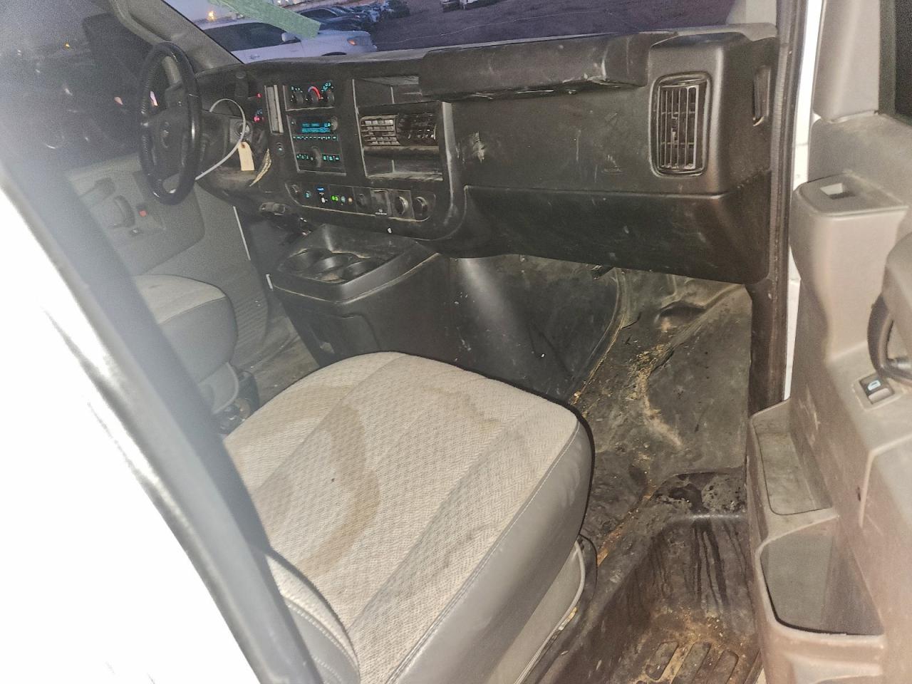 Chevrolet Express Image 4