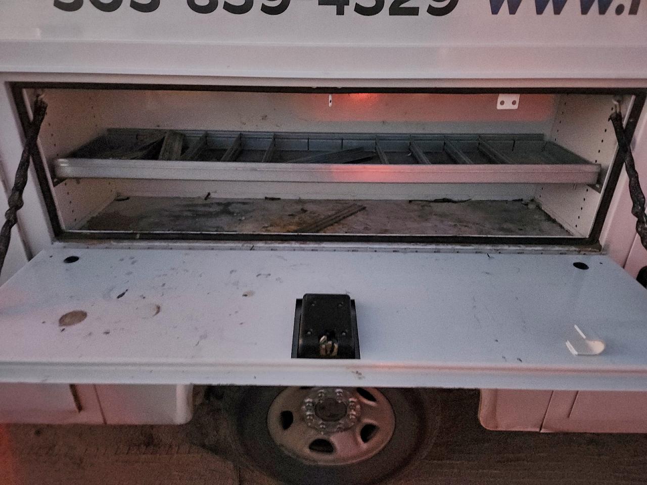 Chevrolet Express Image 9