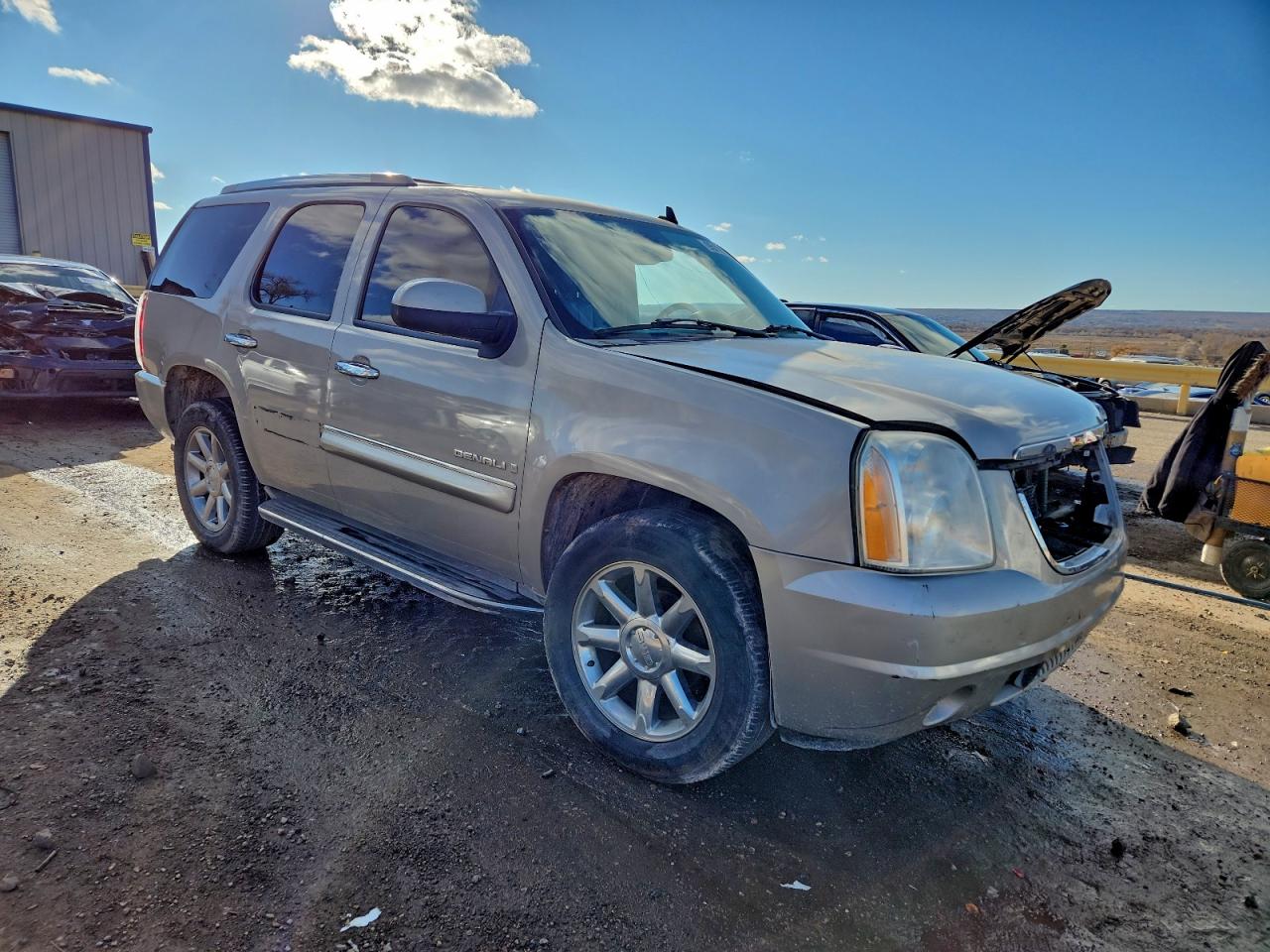 GMC Yukon Denali Image 4