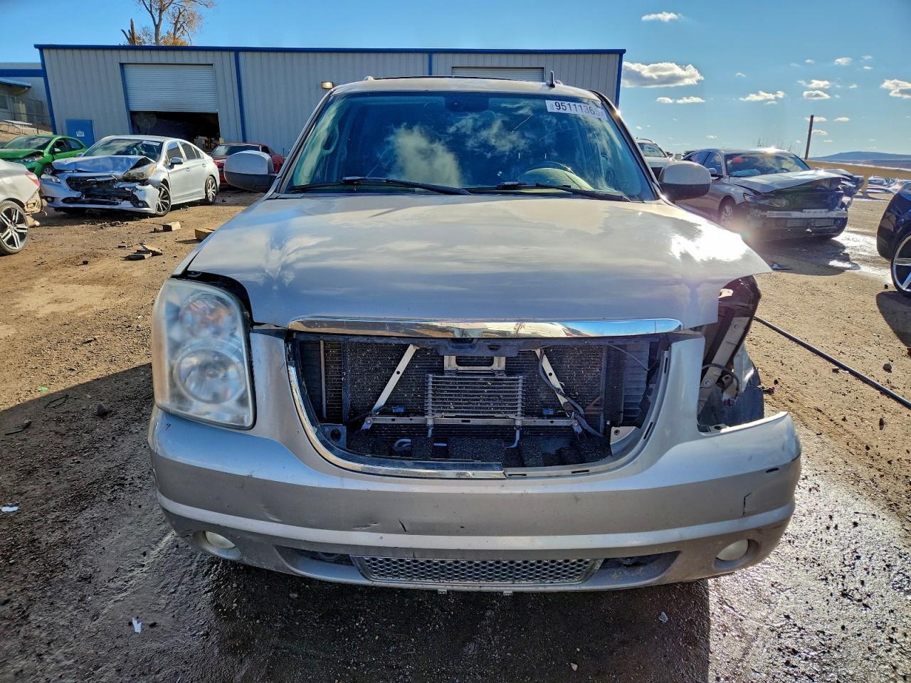 GMC Yukon Denali Image 3