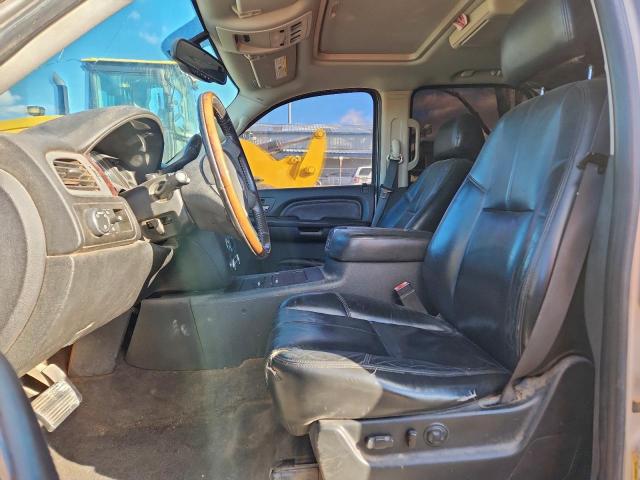 GMC Yukon Denali Image 7