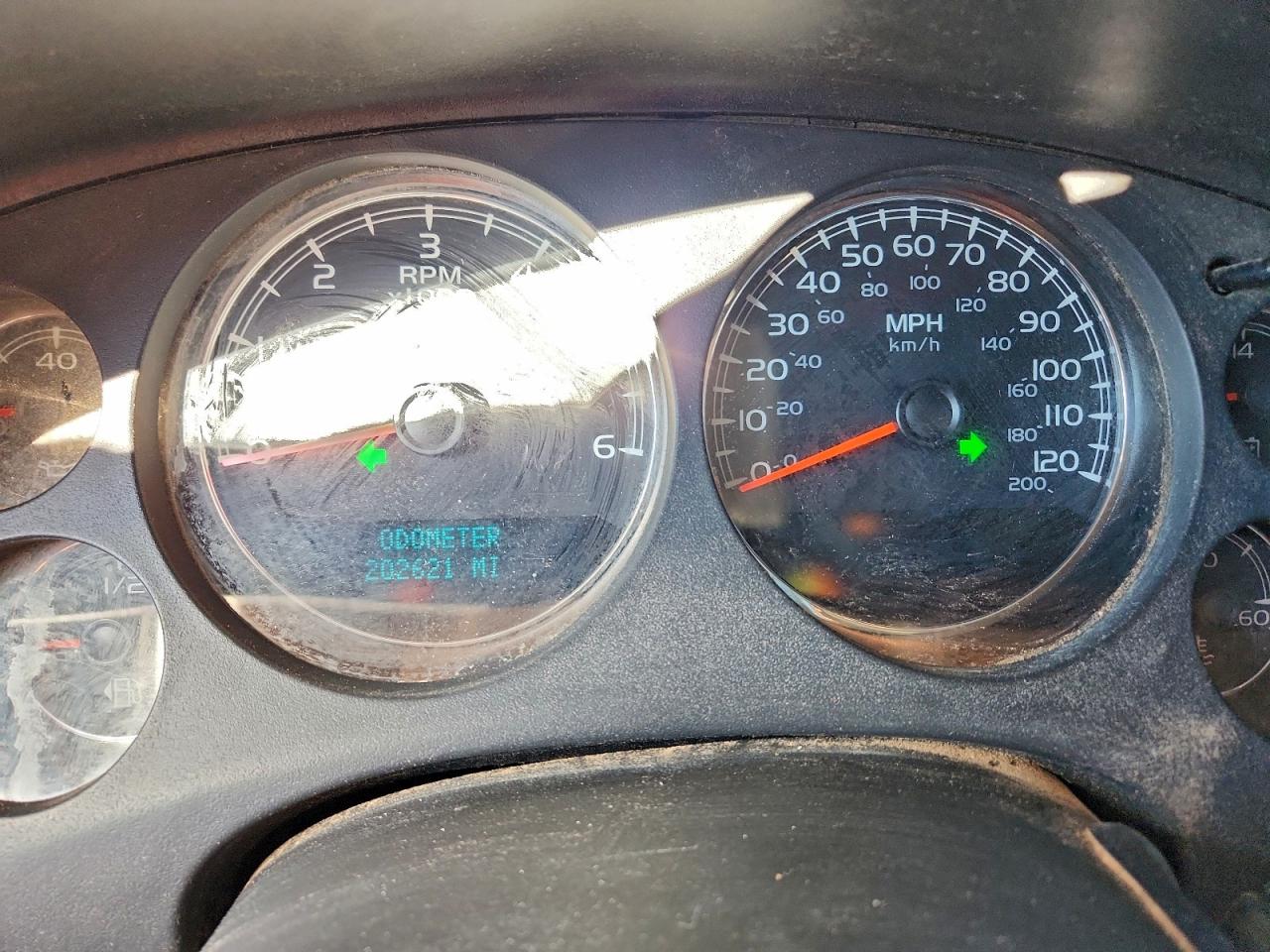 GMC Yukon Denali Image 10