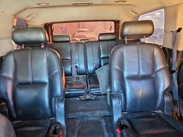 GMC Yukon Denali Image 12