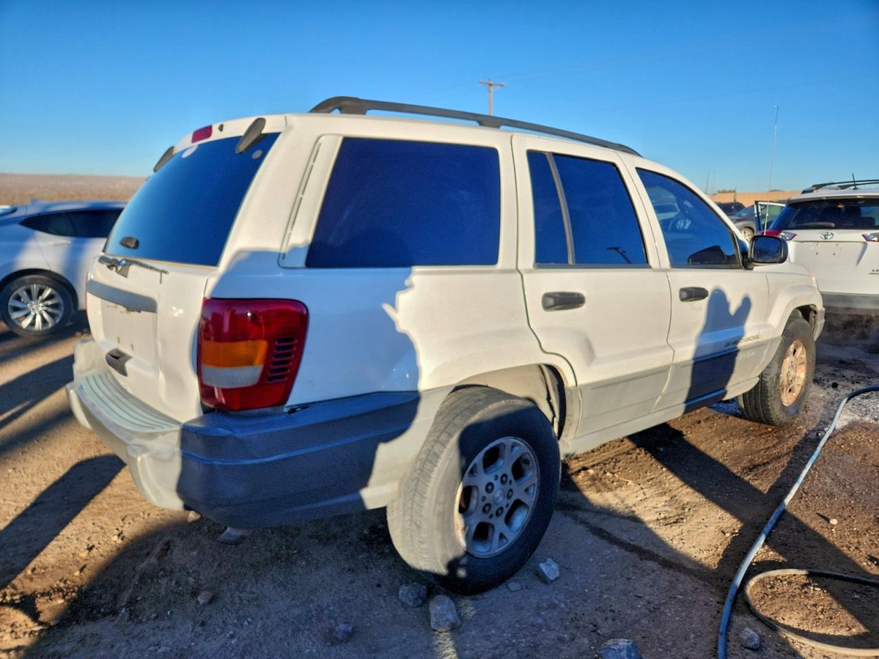 Jeep Grand Cherokee Laredo Image 2