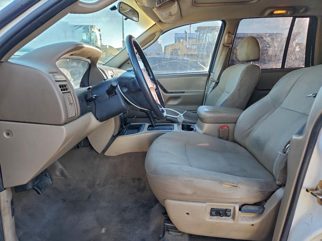 Jeep Grand Cherokee Laredo Image 11