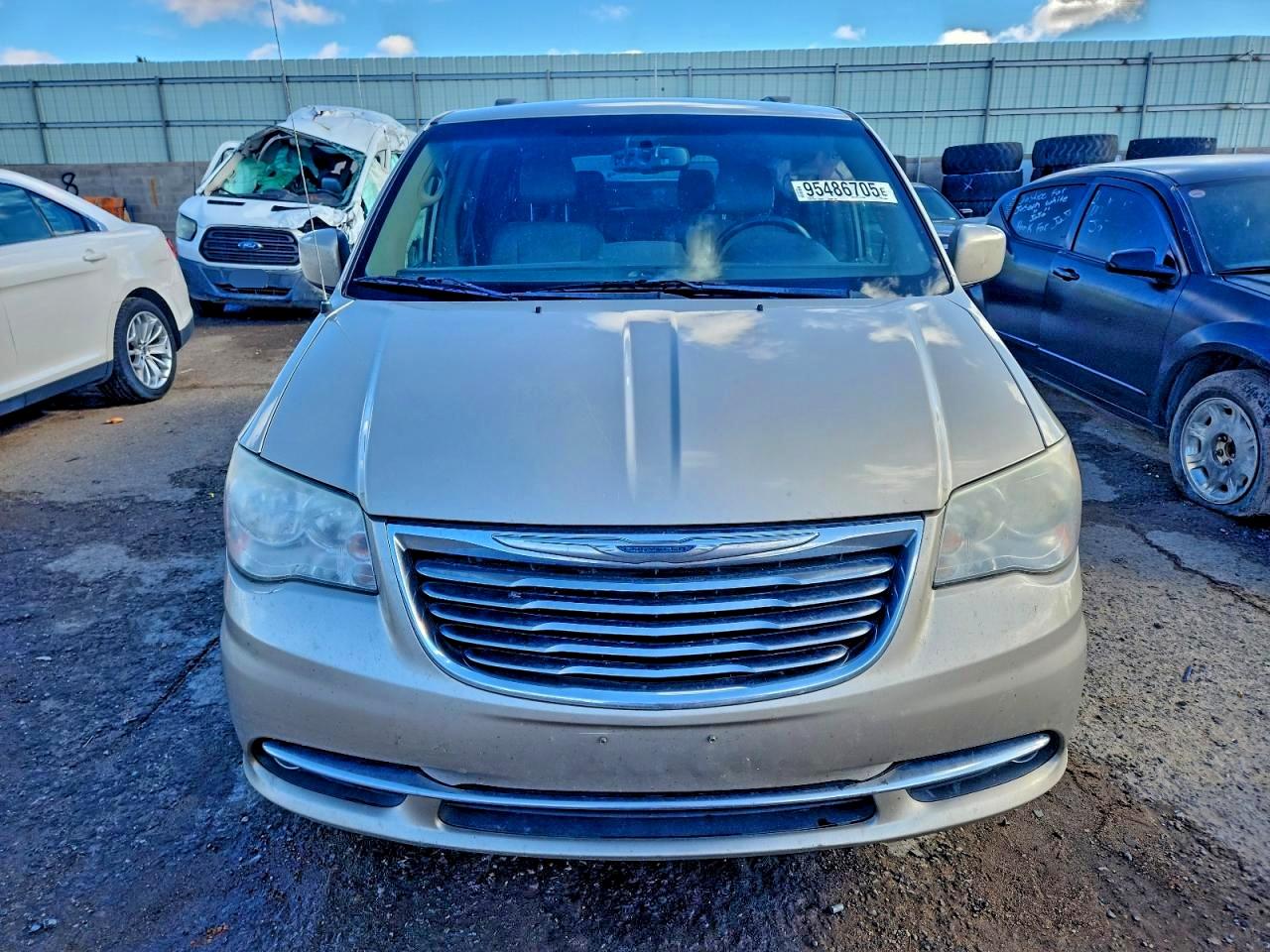 Chrysler Minivan Touring Image 5