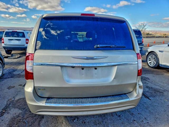 Chrysler Minivan Touring Image 6