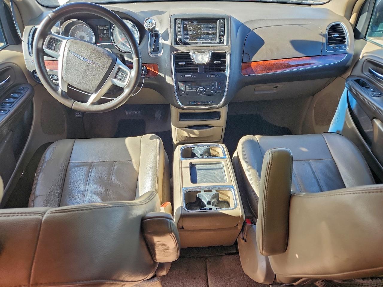 Chrysler Minivan Touring Image 11