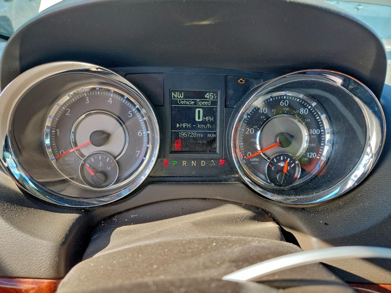 Chrysler Minivan Touring Image 7