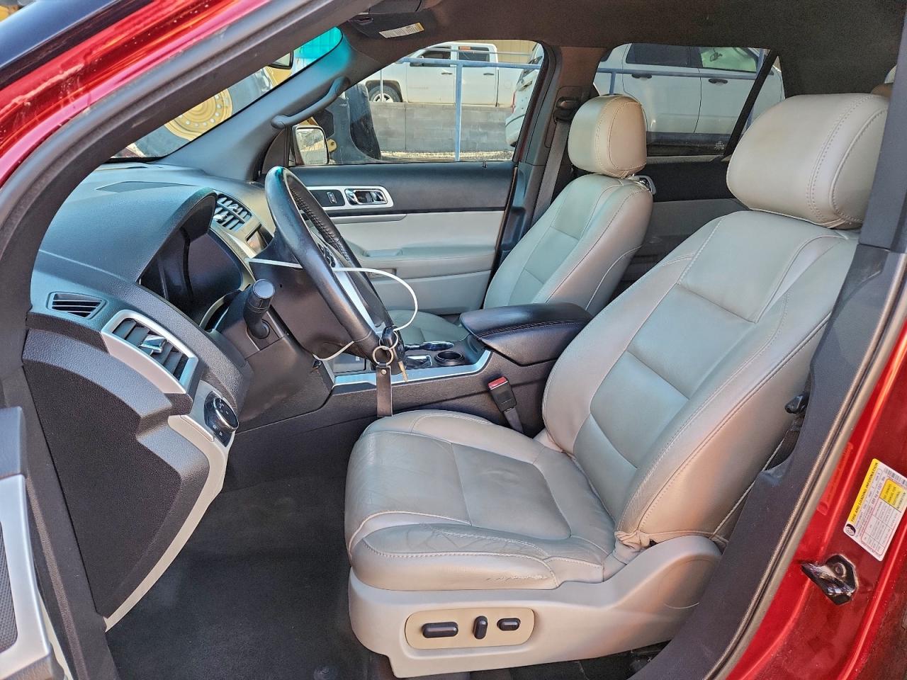 Ford Explorer Xlt Image 4