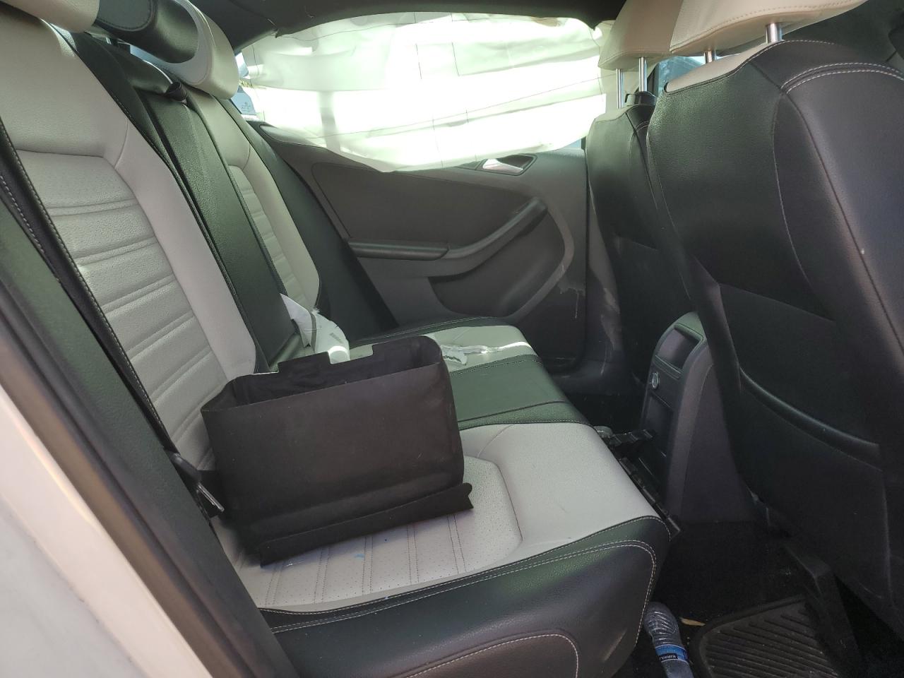 Volkswagen Jetta Sport Image 12