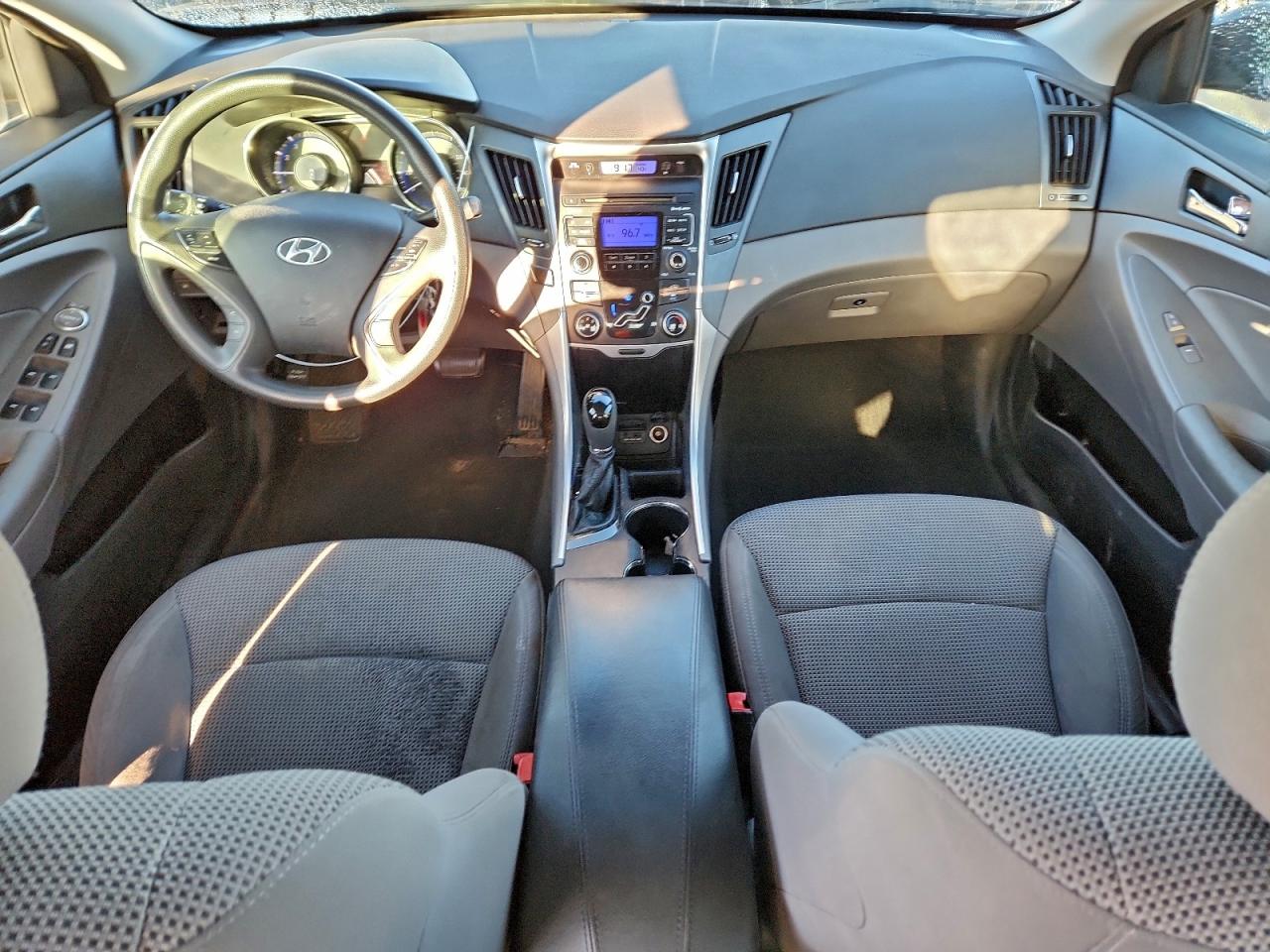 Hyundai SONATA Gls Image 2