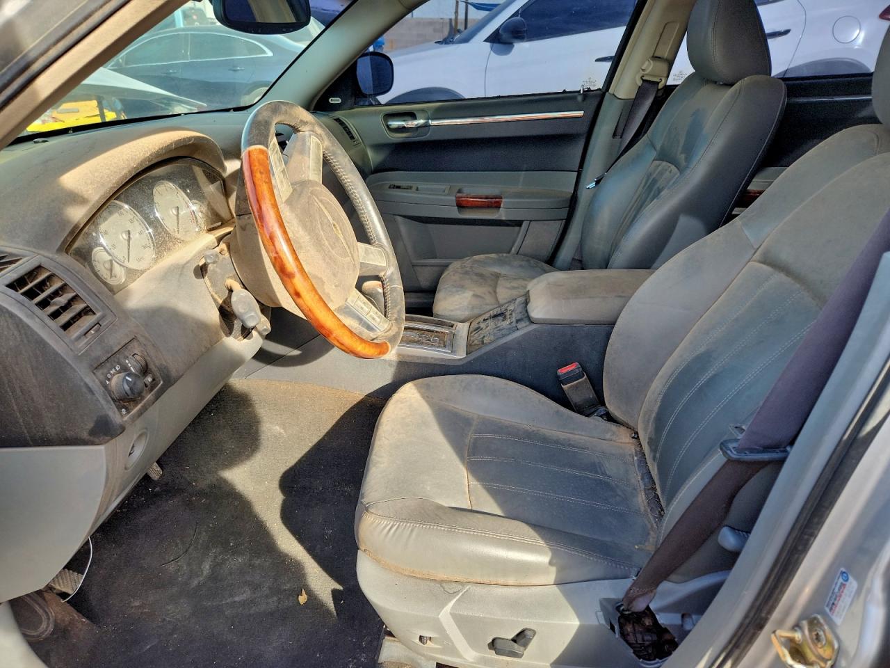 Chrysler 300 Image 4