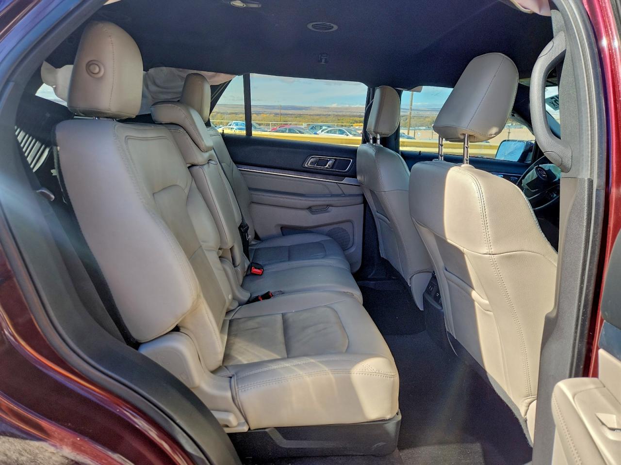 Ford Explorer Limited Image 7