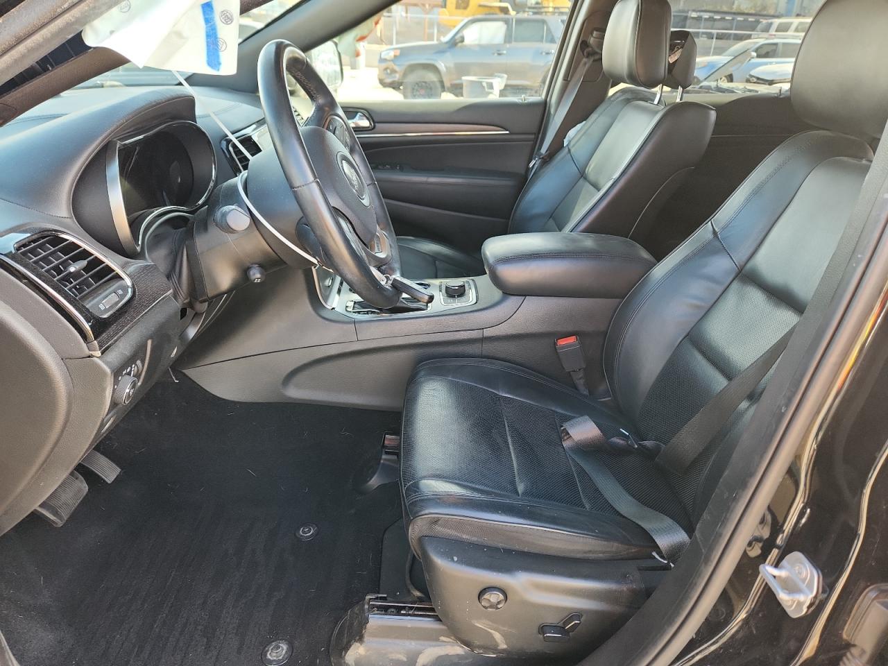 Jeep Grand Cherokee Overland Image 14