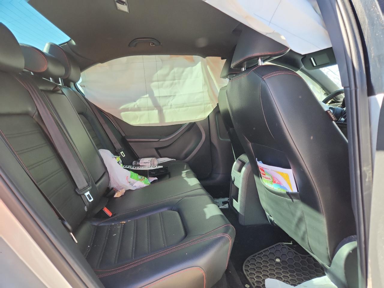 Volkswagen Jetta Gli Image 10