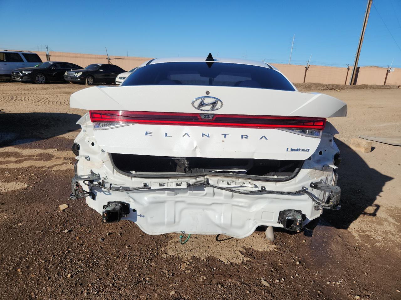 Hyundai ELANTRA Limited Image 6