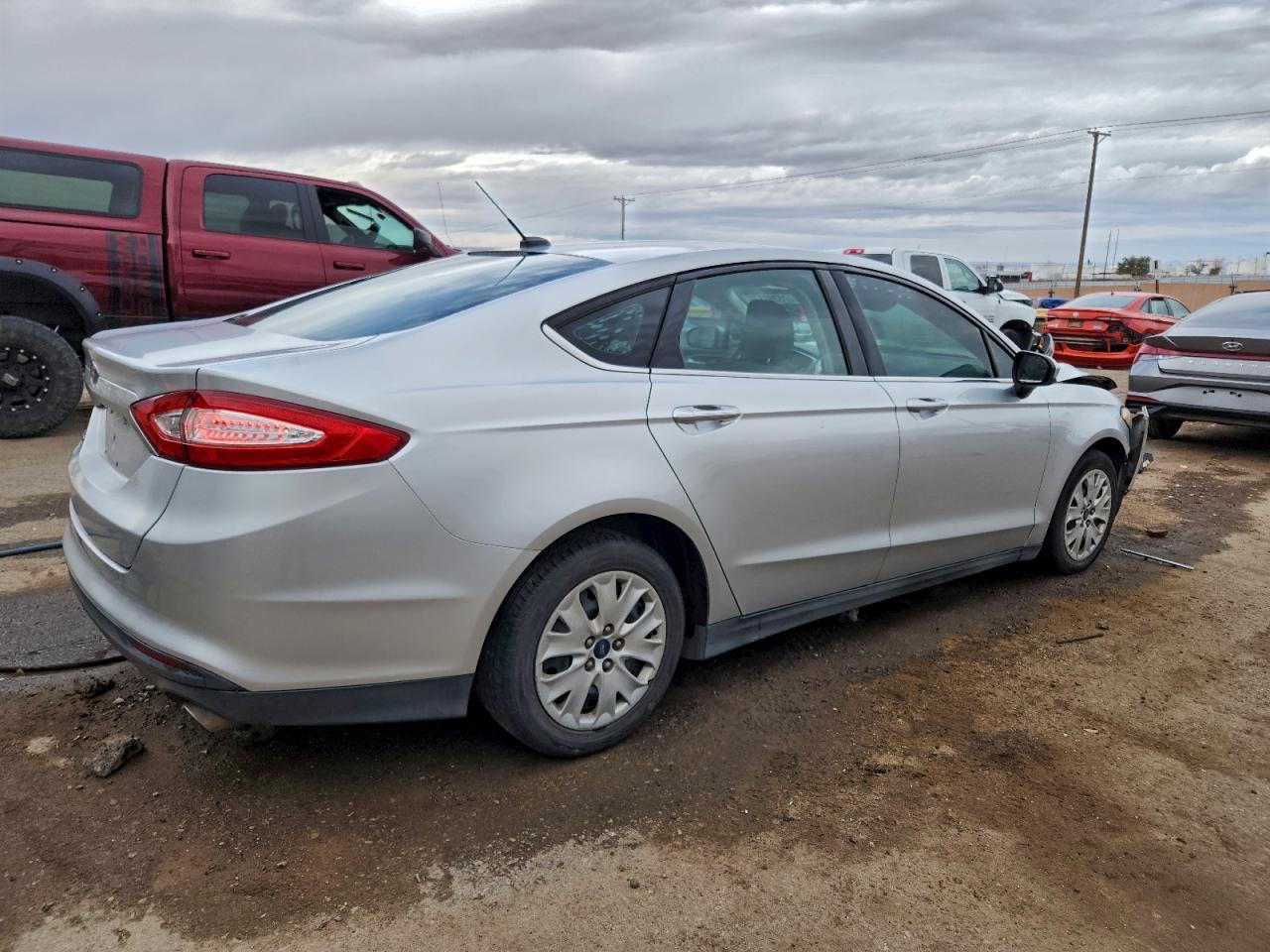 Ford Fusion S Image 12