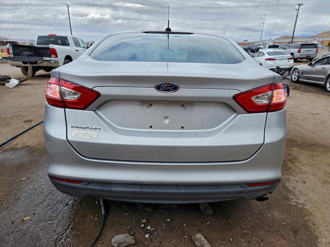 Ford Fusion S Image 10