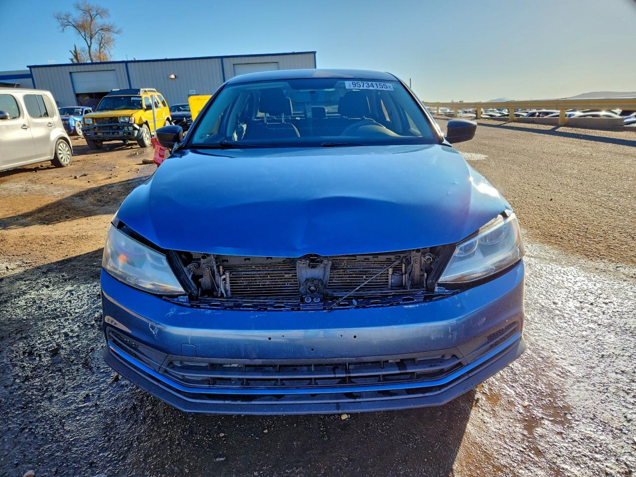 Volkswagen Jetta S Image 6