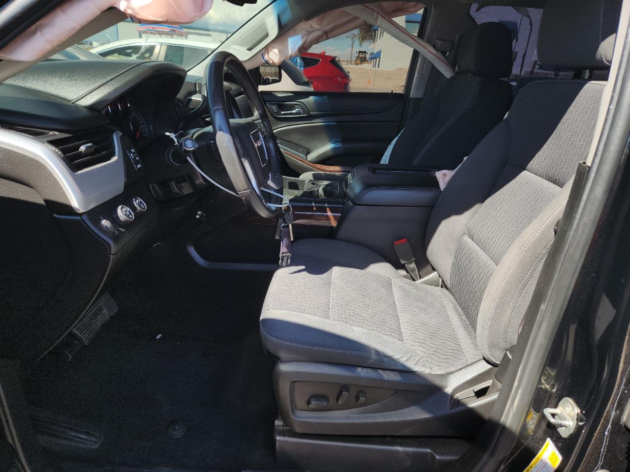 GMC Yukon Sle Image 3