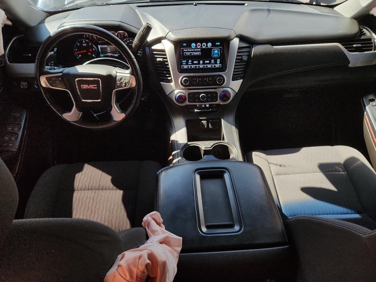 GMC Yukon Sle Image 8