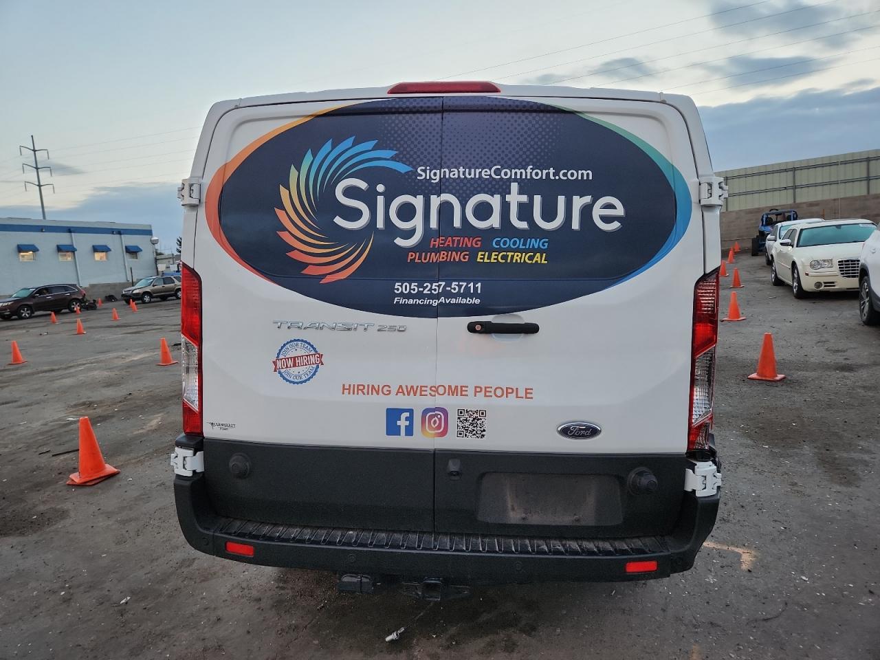 Ford Transit T-250 Image 6