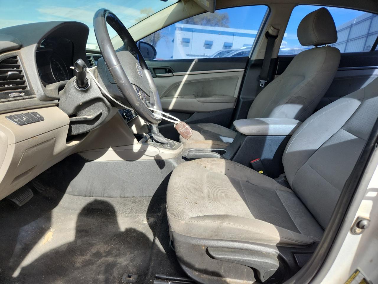 Hyundai ELANTRA Sel Image 12