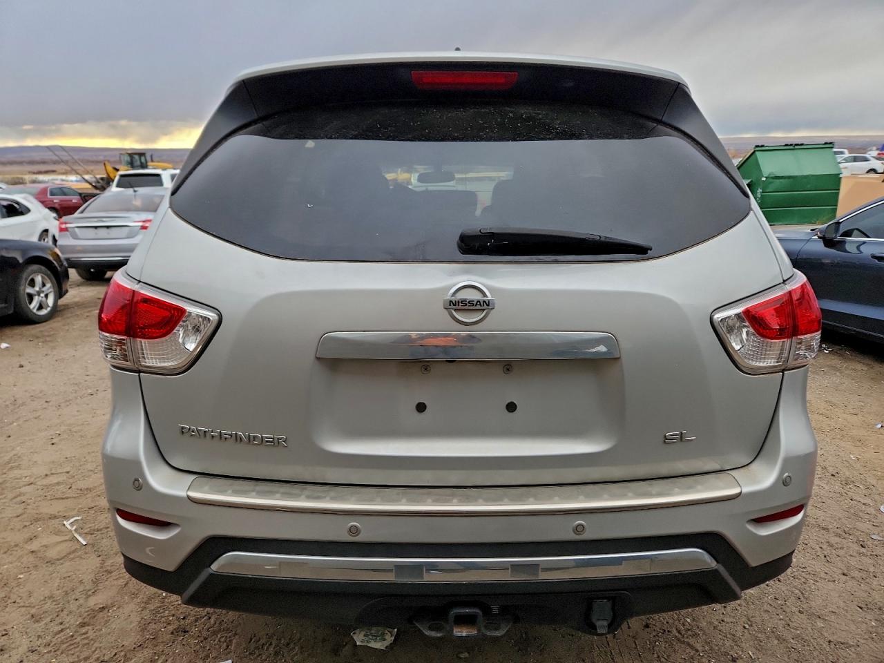 Nissan Pathfinder S Image 5