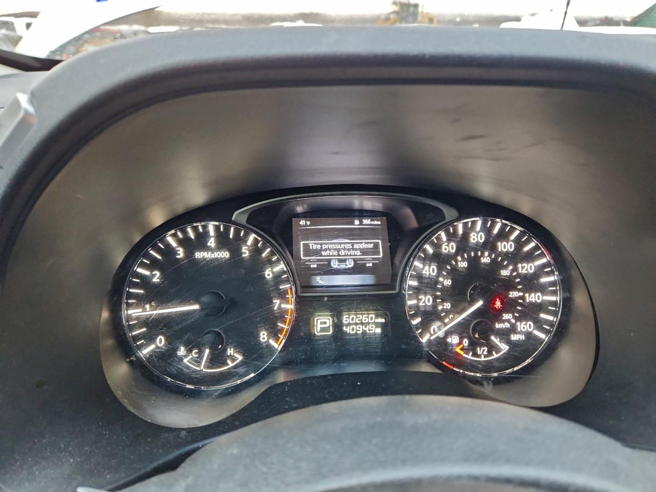 Nissan Pathfinder S Image 10