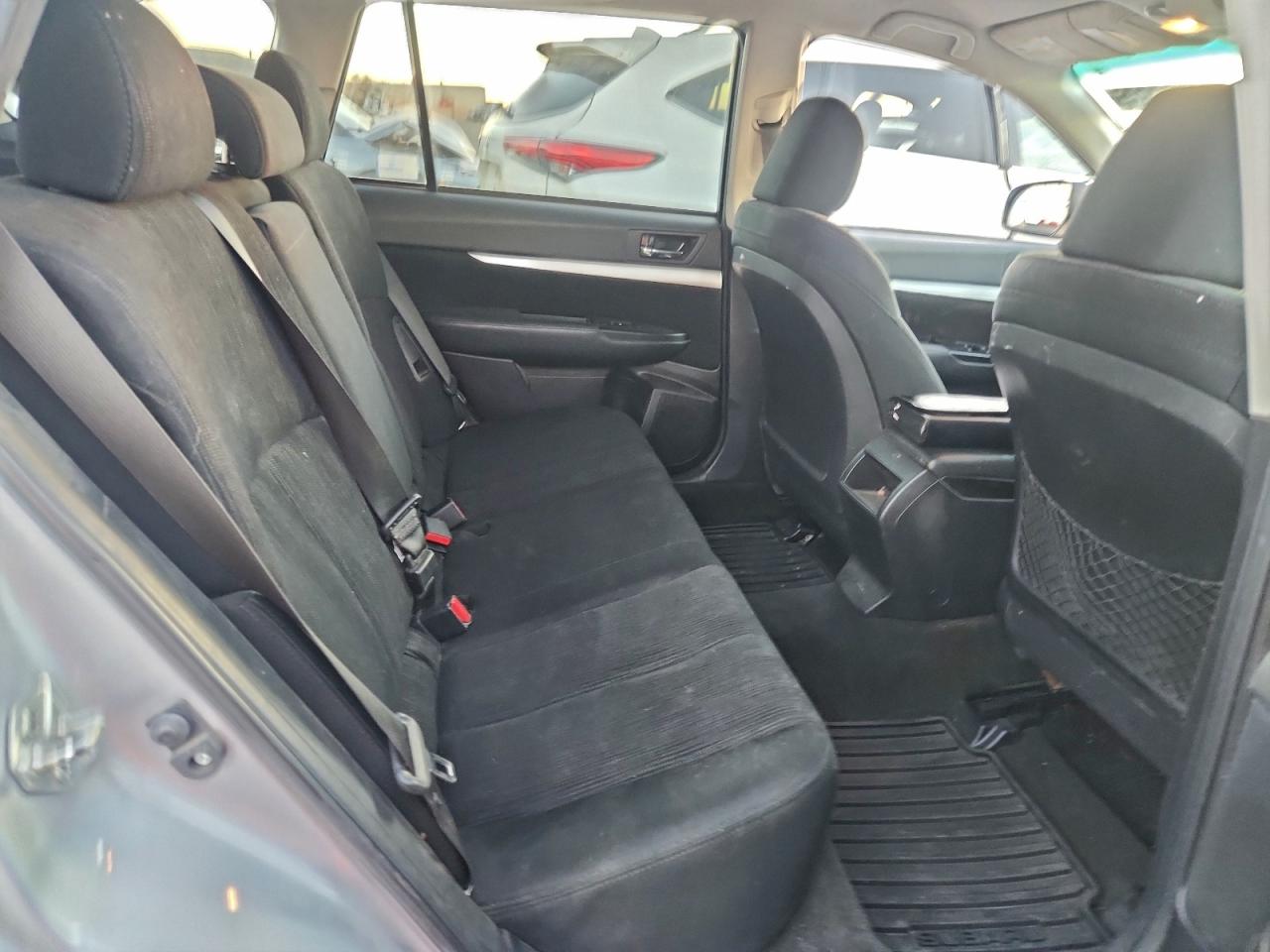 Subaru Outback 2.5i Premium Image 11