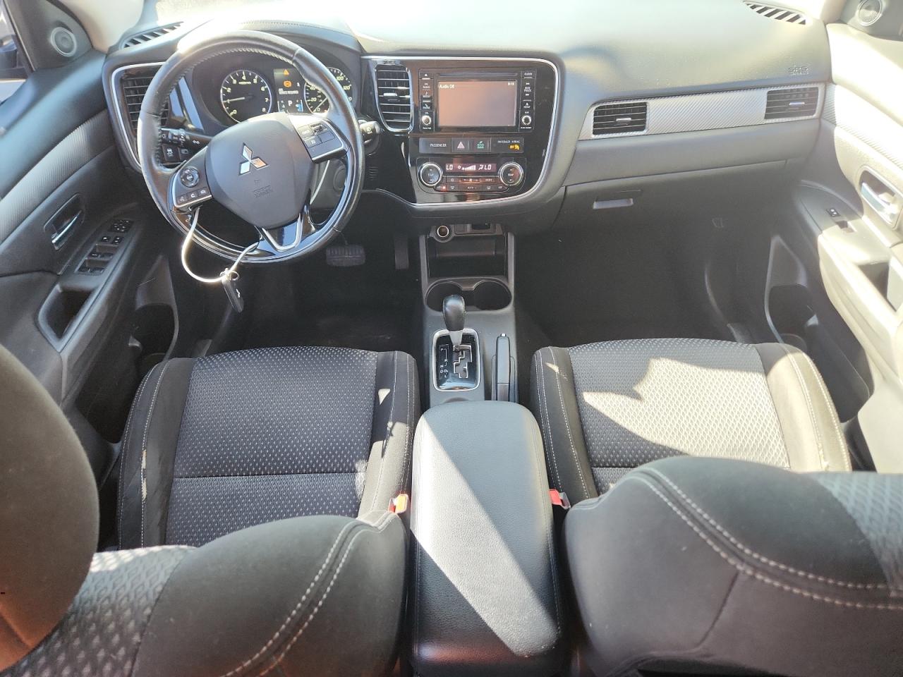 Mitsubishi Outlander Se Image 5