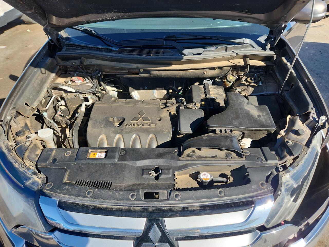 Mitsubishi Outlander Se Image 8