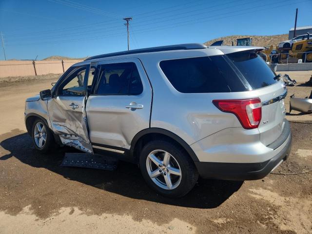 Ford Explorer Xlt Image 2