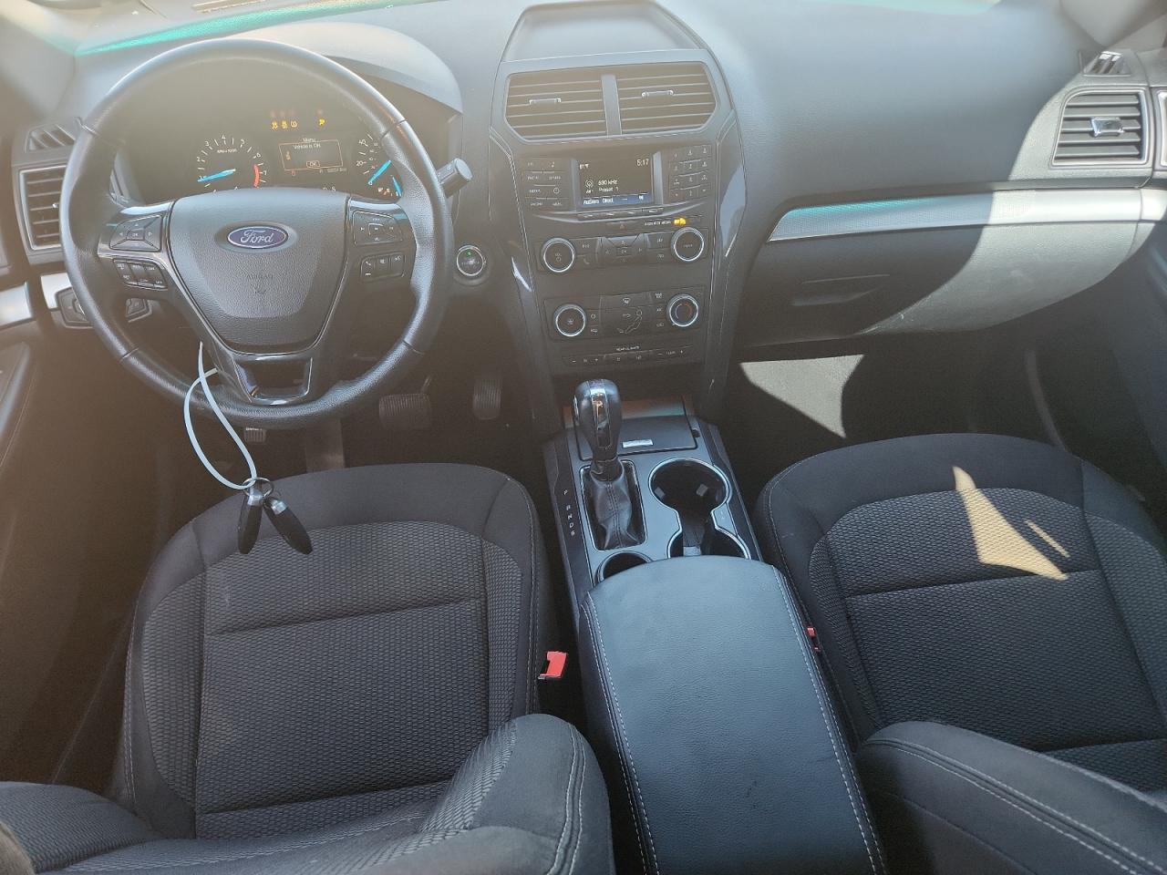 Ford Explorer Xlt Image 4