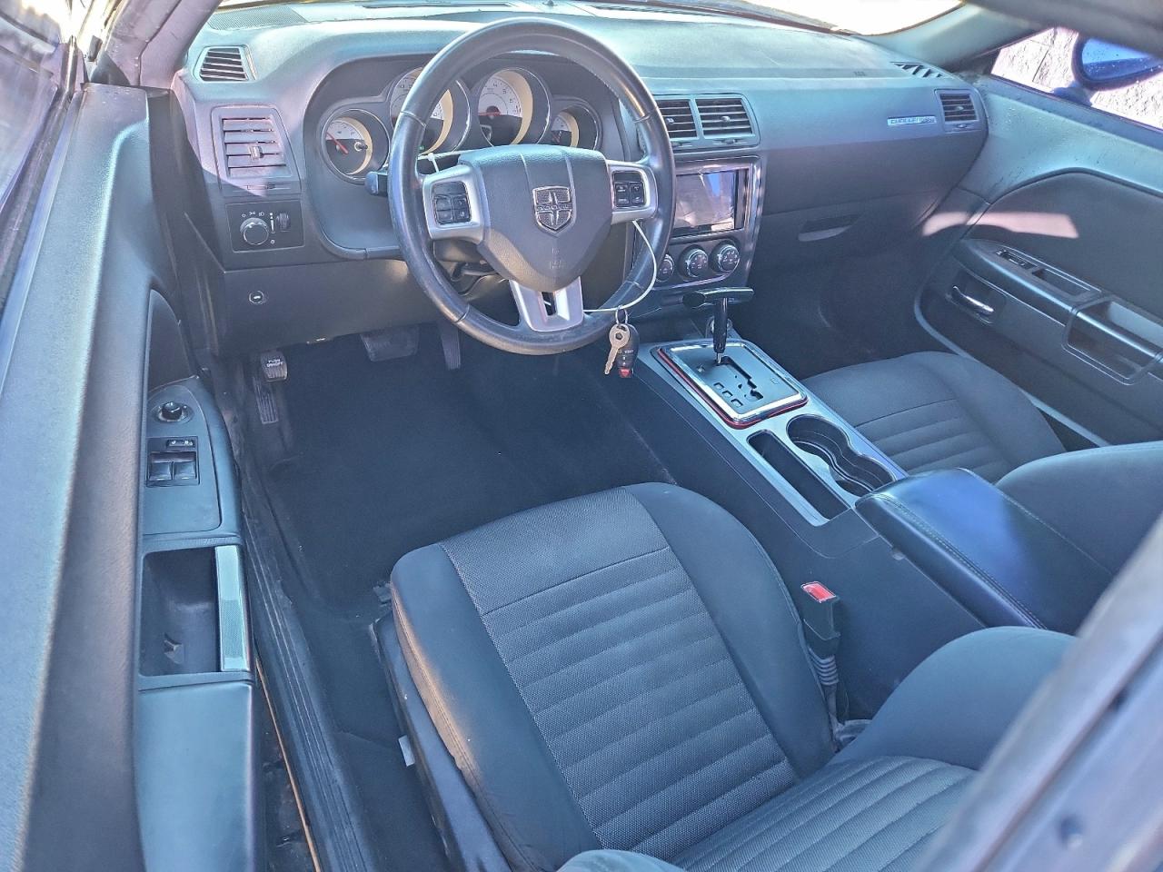 Dodge Challenger Sxt Image 8