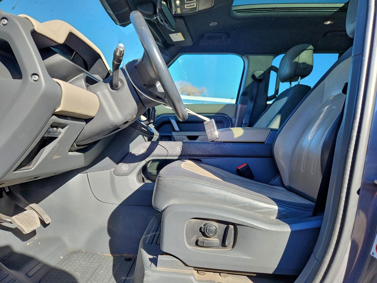 Land Rover Defender 110 X-dynamic Hse Image 4