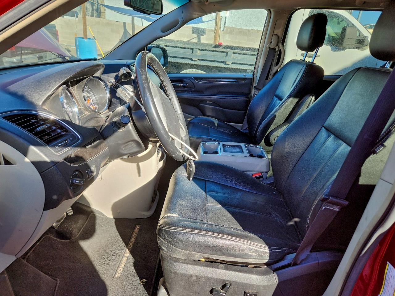 Chrysler Minivan Touring Image 6