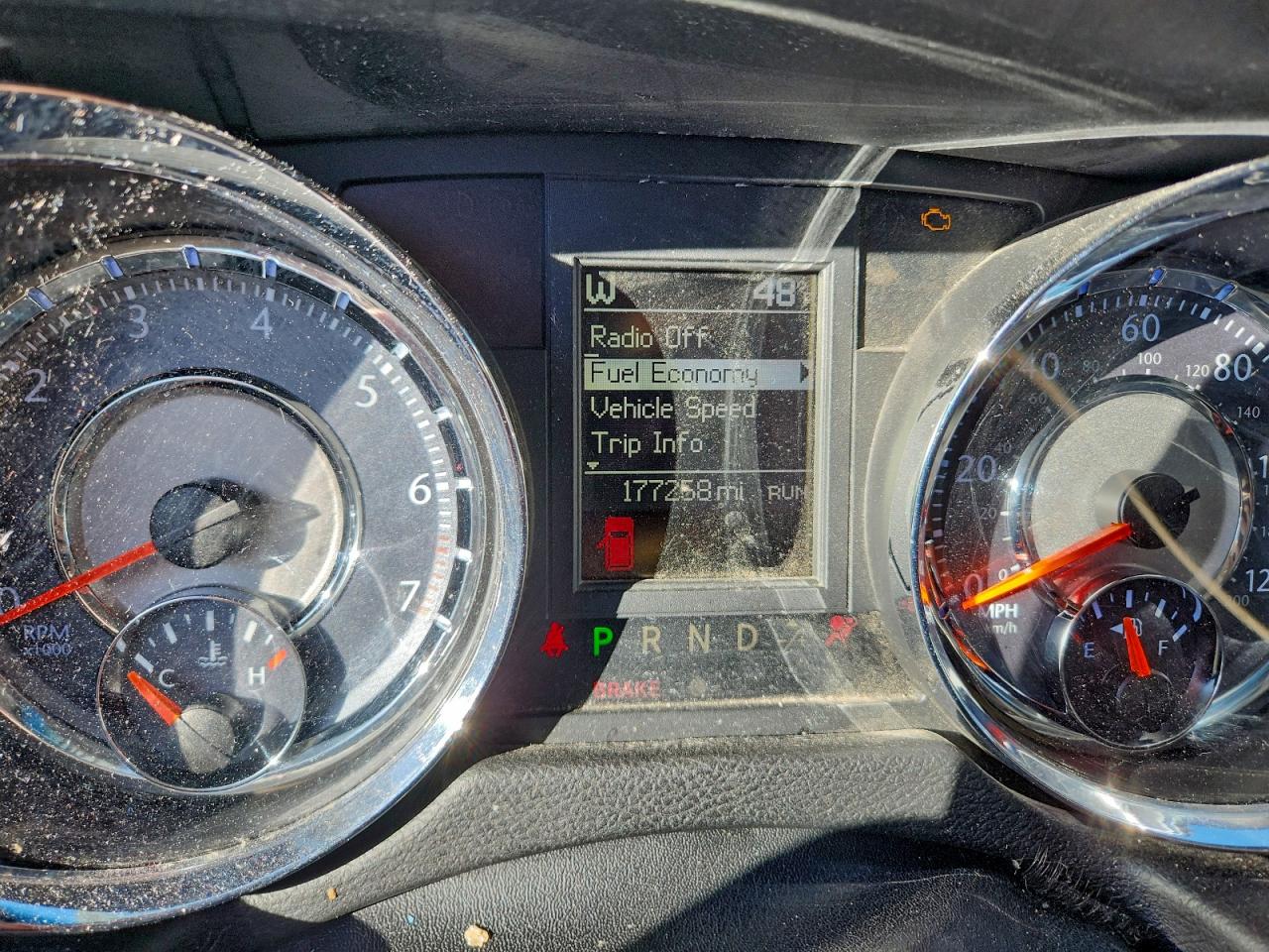 Chrysler Minivan Touring Image 9